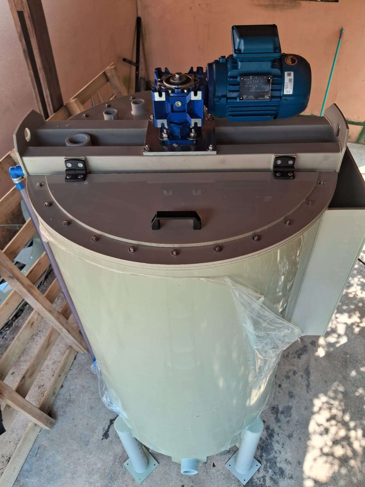Tanque de mistura com serpentina de aço inox para aquecimento ou troca térmica