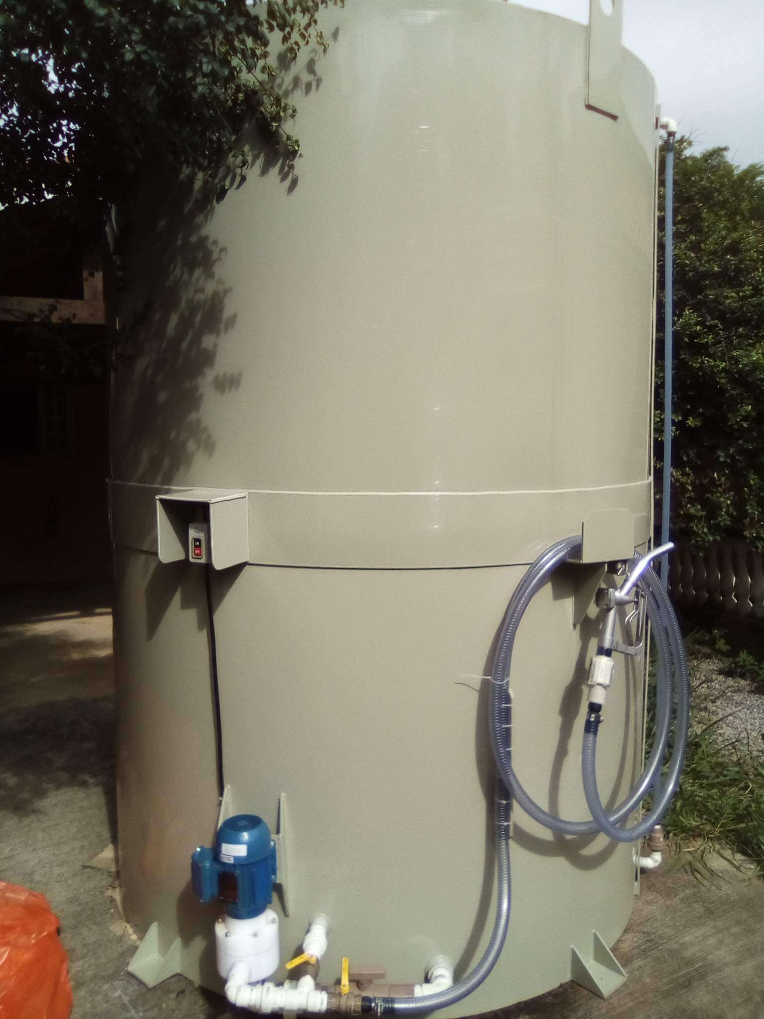 Tanque cilindro vertical para ARLA 32 com bomba industrial Mabily